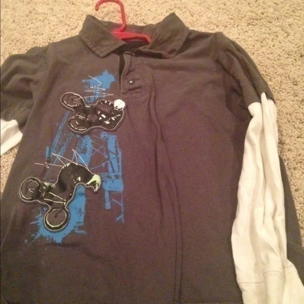 Old navy set of 2 size 6/7 long sleeved shirts